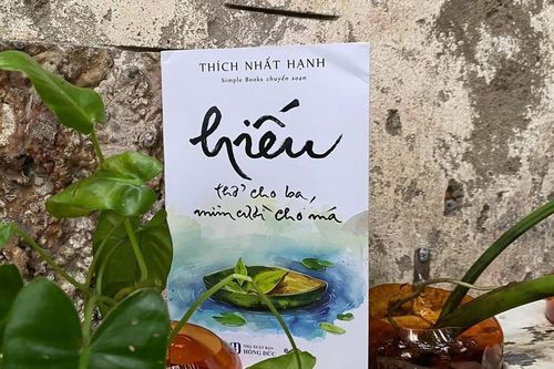 'Hiếu - thở cho ba, mỉm cười cho má' - sách mới của Thiền sư Thích Nhất Hạnh