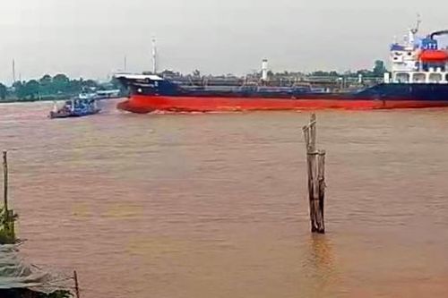 Vụ va chạm trên sông Vàm Nao: Phà chở ô tô sai quy định và không có máy trưởng