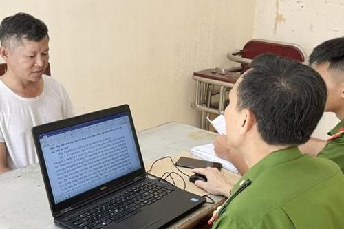 Hạt phó Hạt Quản lý đường bộ trộm 21 biển báo giao thông