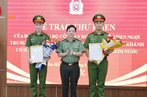 Biểu dương tinh thần dũng cảm của 2 cán bộ Công an cứu người đuối nước