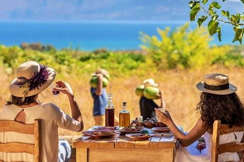 Tinh hoa gỏi cuốn Việt Nam lọt Top trải nghiệm ẩm thực tuyệt nhất do du khách bình chọn