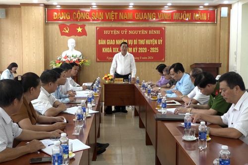 Bàn giao nhiệm vụ Bí thư Huyện ủy Nguyên Bình