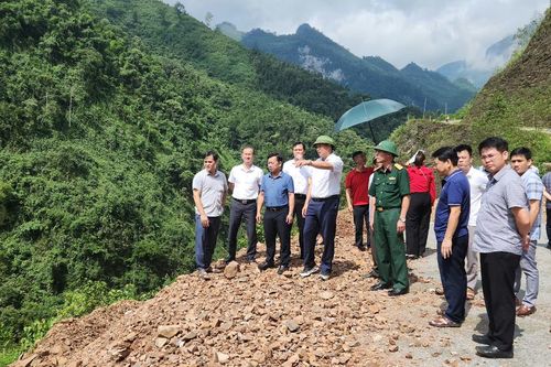 Phó Chủ tịch UBND tỉnh Hoàng Văn Thạch kiểm tra công tác phòng, chống và khắc phục hậu quả thiên tai tại huyện Bảo Lạc