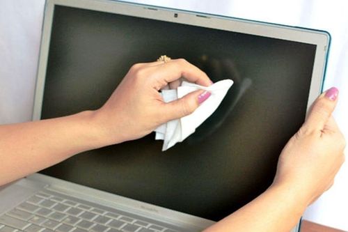 Màn hình laptop bị ẩm do đâu?