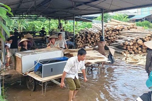 Nhà dân, xưởng gỗ thiệt hại do thủy điện Thác Bà xả lũ