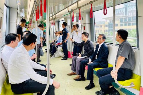 Review tàu metro Nhổn - ga Hà Nội chạy thử trước ngày khai thác