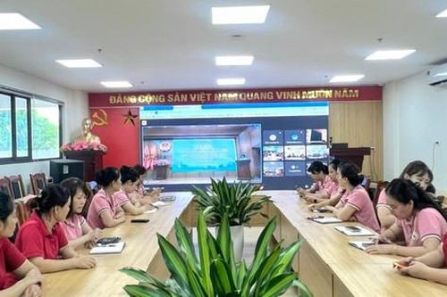 Gần 4.000 giáo viên tham gia bồi dưỡng chuẩn bị đón năm học mới