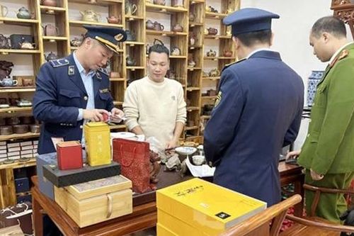 Hàng không nhãn mác bủa vây siêu thị, tiệm tạp hóa