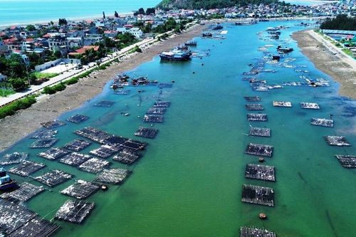Cửa Lạch Bạng trước mùa mưa bão