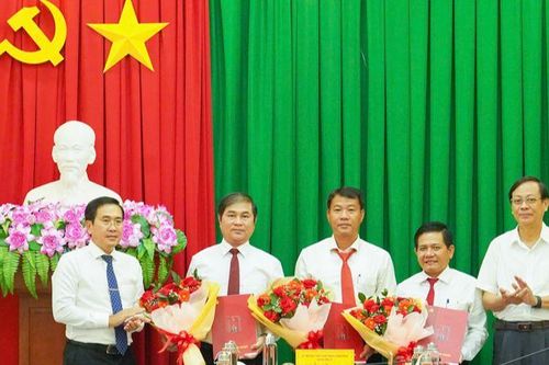 Ninh Thuận công bố các quyết định bổ nhiệm cán bộ