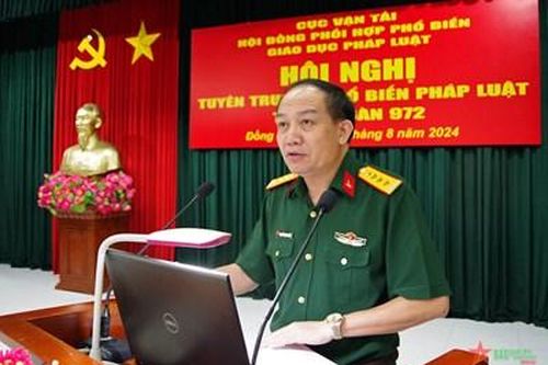 Cục Vận tải tuyên truyền, phổ biến pháp luật cho cán bộ, chiến sĩ Lữ đoàn 972