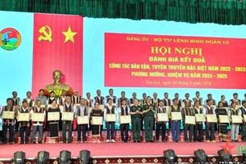 Binh đoàn 15 tuyên dương 104 già làng, trưởng thôn, người có uy tín tiêu biểu