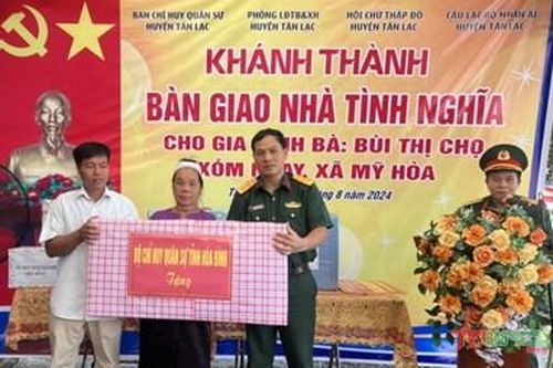 Huyện Tân Lạc (Hòa Bình): Khánh thành và bàn giao nhà tình nghĩa