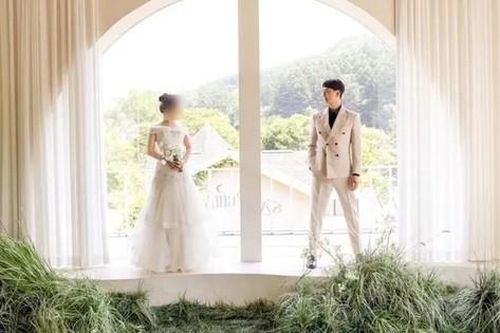 Lee Dong Wook kết hôn với bạn gái nhỏ hơn 6 tuổi