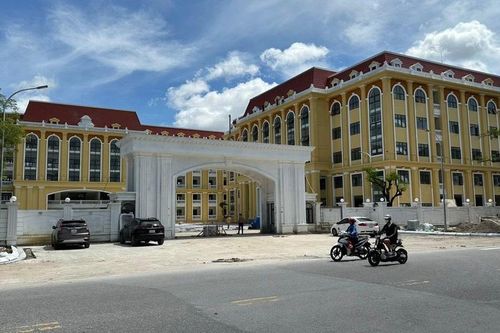 Quảng Ninh tập trung hoàn thành trường 200 tỷ đồng trước năm học mới