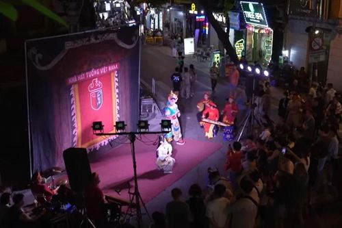 Nghệ thuật Việt 'xuống phố'