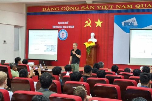 Gần 200 học sinh, sinh viên được Giáo sư quốc tế chia sẻ về Toán học chuyên sâu