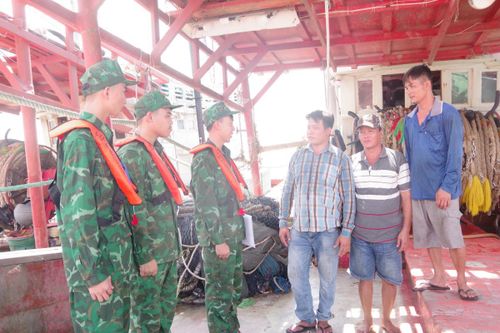 Hải đoàn Biên phòng 38 xử phạt vi phạm hành chính đối với tàu cá vi phạm quy định khai thác thủy sản