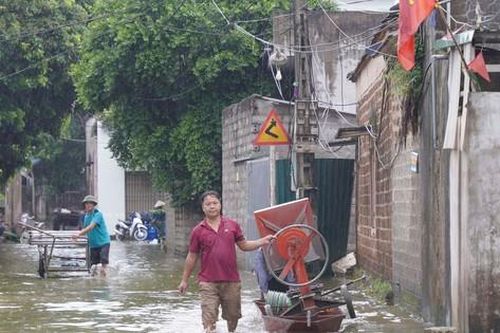 Mở 4 cửa van xả tràn hồ thủy lợi Đồng Mô nguy cơ ngập úng vùng trũng hai bờ sông Tích