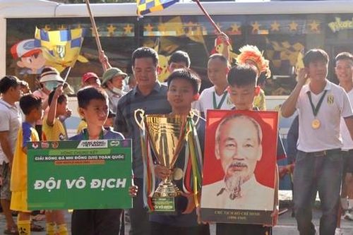 Tỉnh Nghệ An thưởng gần nửa tỉ đồng cho nhà vô địch U11 Sông Lam Nghệ An