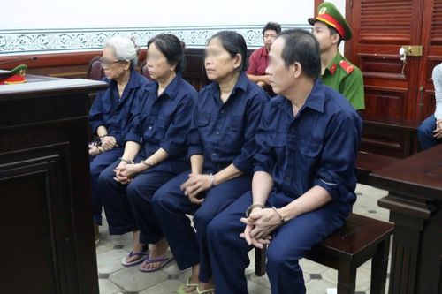 Vào chùa làm công quả, trộm tiền tỷ của trụ trì để đánh đề