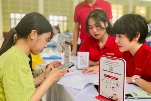 Lãi hơn 10.000 tỷ đồng, Agribank chi lương thưởng cho nhân viên ra sao?