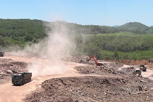 Phát hiện mỏ đất khai thác ngoài ranh giới hơn 1ha tại Nghệ An