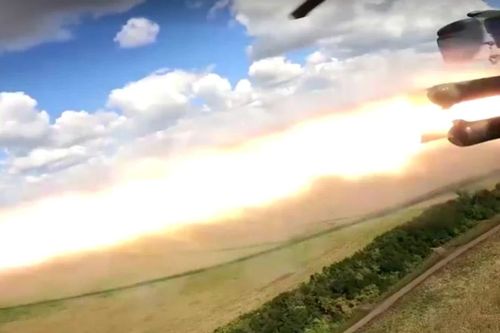 Cận cảnh trực thăng Ka-52 của Nga tấn công lực lượng Ukraine gần khu vực Kursk