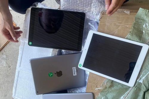 Tạm giữ lượng lớn điện thoại iPhone, máy tính bảng không đủ hóa đơn chứng từ