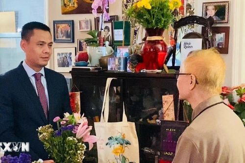 Tiễn đưa di hài người bạn Mỹ Merle Ratner về Việt Nam