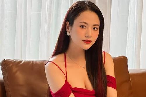 'Tình địch' Phương Oanh khoe đường cong bỏng mắt