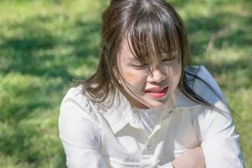 Thiều Bảo Trâm nghẹn ngào nói lời từ biệt với bà: Trái tim cháu như bị bóp nghẹt