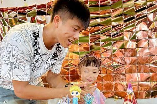 Phan Văn Đức nói lời ý nghĩa trong ngày sinh nhật 'con gái rượu'