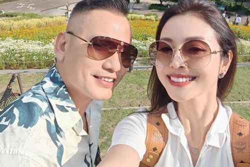 Jennifer Phạm cùng chồng đưa các con đi du lịch, nhan sắc được nhận xét trẻ như gái 18