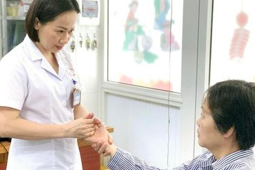 Khen thưởng 48 cá nhân tiêu biểu trong phong trào 'Sáng kiến, sáng tạo' ngành Y tế Thủ đô năm 2024