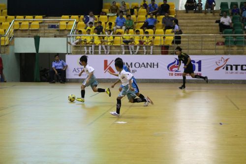 Bảng B: U.11 Trảng Bom - U.11 Long Thành: Đương kim á quân nhọc nhằn giành 3 điểm