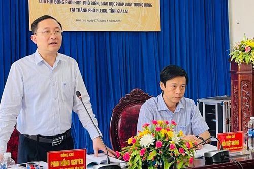 Đoàn kiểm tra của Hội đồng phối hợp PBGDPL Trung ương làm việc với TP. Pleiku
