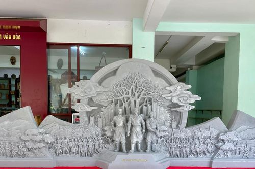 Cuộc thi 'Sáng tác mẫu phác thảo Tượng đài Tây Sơn Tam kiệt và Phù điêu': Cụm công trình mang tạo hình hoa dã quỳ được chọn