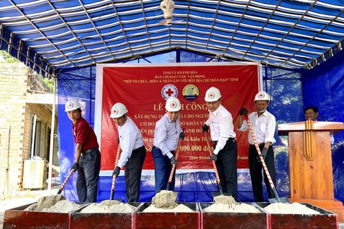 Ban chỉ đạo Cuộc vận động 'Mỗi tổ chức, mỗi cá nhân gắn với một địa chỉ nhân đạo' tỉnh Khánh Hòa: Khởi công xây nhà cho hộ nghèo