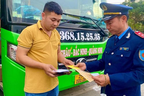 Siết chặt quản lý hoạt động vận tải hành khách
