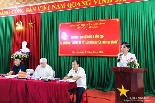 Bí thư Huyện ủy Lộc Bình dự sinh hoạt với Chi bộ 3 Cầu Lấm, thị trấn Lộc Bình