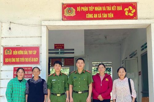 Bộ Công an biểu dương 2 cán bộ công an xã Tân Tiến (Bảo Yên) vì kịp thời cứu người bị đất, đá sạt lở vùi lấp