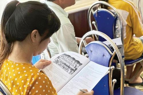 Tiểu thương Đông Ba và chuyện học ngoại ngữ