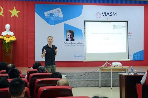 Gần 200 học sinh, sinh viên, học viên được chia sẻ về Toán học chuyên sâu