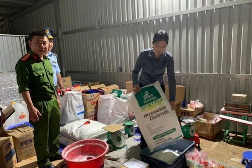 Phát hiện cơ sở sản xuất bột nêm, bột giặt giả tại Bình Dương