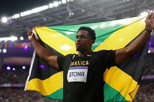 Roje Stona giành huy chương vàng đầu tiên về cho Jamaica