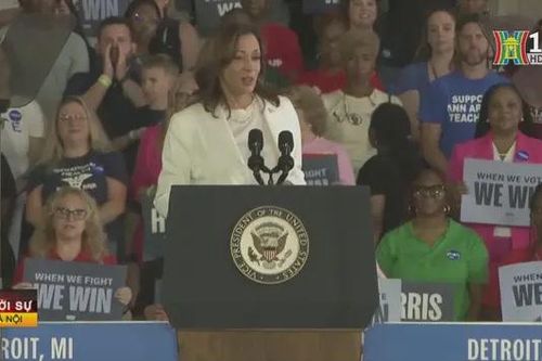 Bộ đôi Kamala Harris và Tim Walz vận động tranh cử