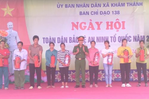 Phó Chủ tịch UBND tỉnh Hoàng Văn Thạch dự ngày hội điểm 'Toàn dân bảo vệ an ninh Tổ quốc' tại xã Khâm Thành (Trùng Khánh)