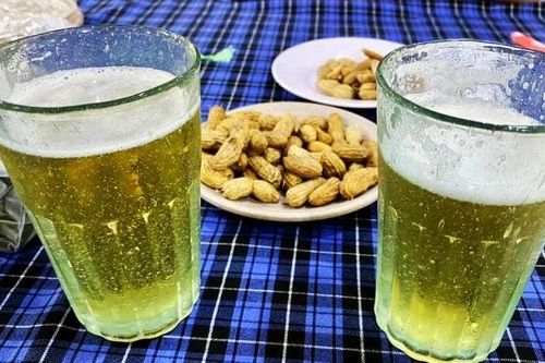 Cốc bia mát lạnh có thực sự giúp giải nhiệt ngày hè?