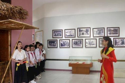 Huyện Đan Phượng tổ chức thi Hướng dẫn viên Nhà truyền thống